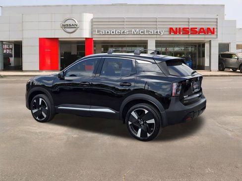 New 2026 Nissan Kicks SR w/ Cold Weather Package FWD image 5