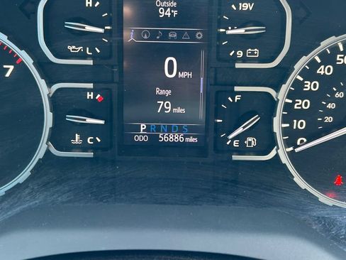 Used 2019 Toyota Tundra SR5 w/ SR5 Upgrade Package AWD/4WD image 36