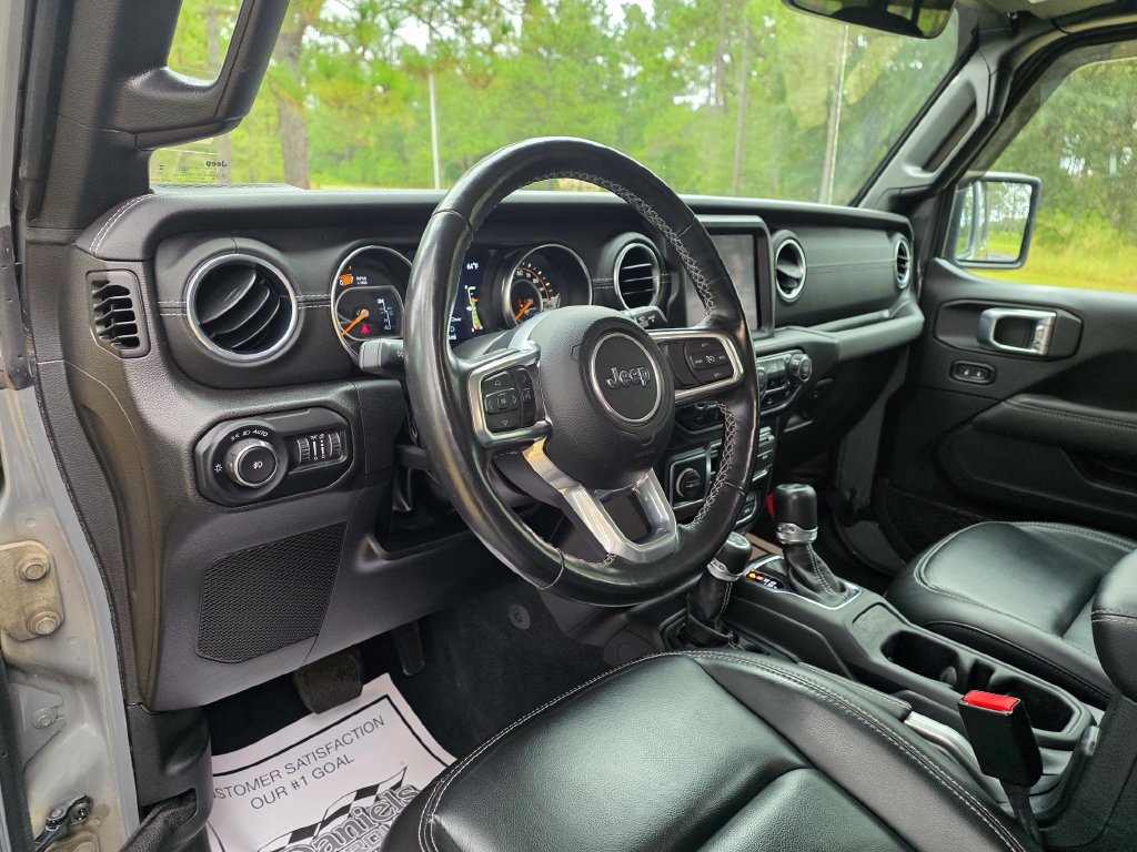 Used 2022 Jeep Wrangler Unlimited Sahara w/ Cold Weather Group AWD/4WD image 13