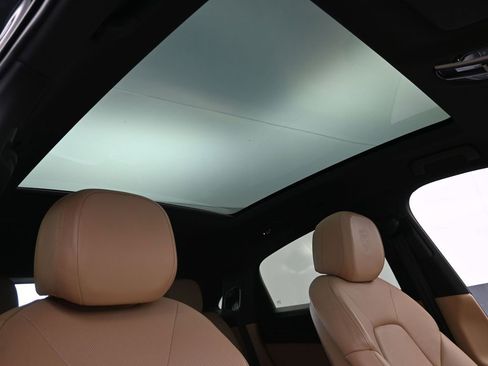 Used 2022 Porsche Cayenne Coupe w/ Premium Package image 21