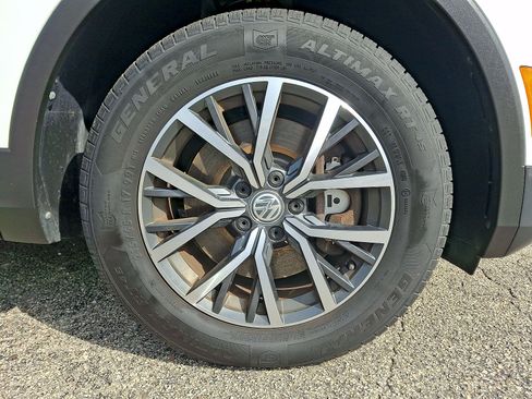 Used 2019 Volkswagen Tiguan SE w/ Panoramic Sunroof Package AWD/4WD image 27