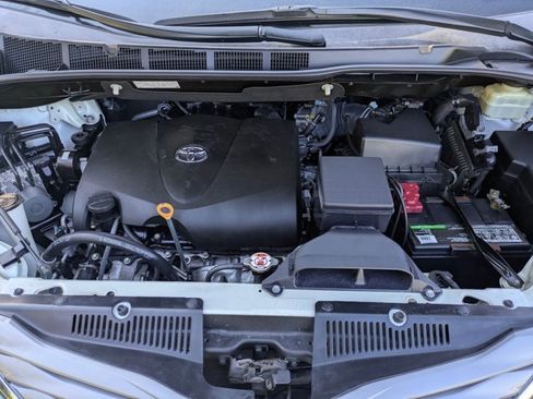 Used 2017 Toyota Sienna XLE image 23