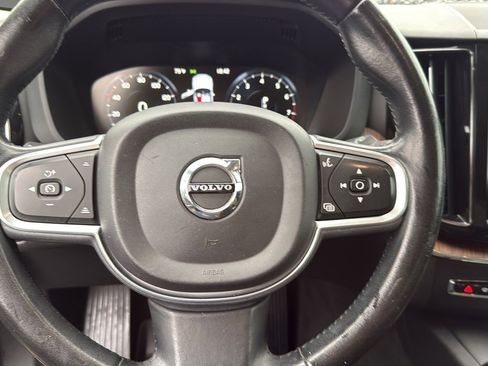 Used 2019 Volvo XC60 T5 Momentum w/ Multimedia Package AWD/4WD image 14