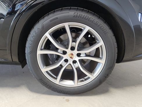 Certified 2026 Porsche Cayenne AWD/4WD image 10
