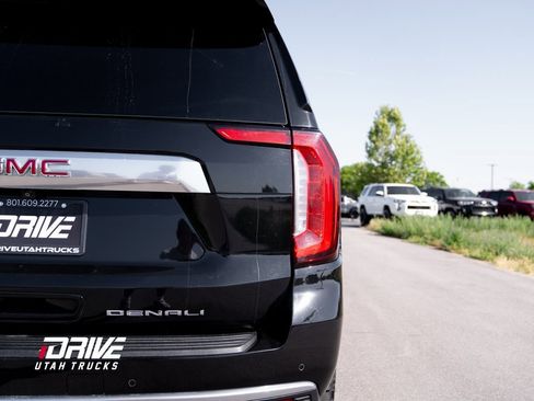 Used 2023 GMC Yukon XL Denali image 15