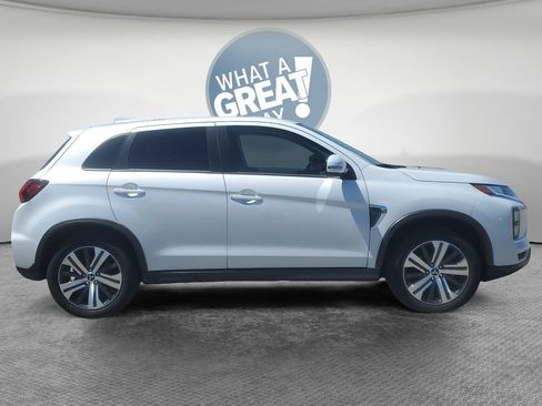 Used 2025 Mitsubishi Outlander Sport SE AWD/4WD image 2