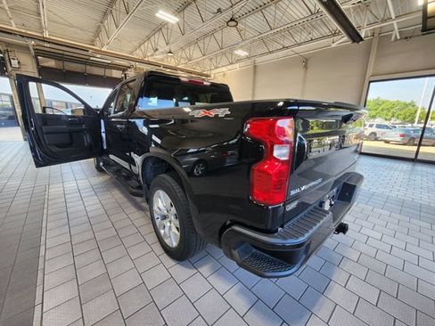 Used 2023 Chevrolet Silverado 1500 Custom AWD/4WD image 6