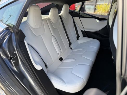 Used 2017 Tesla Model S 90D image 39