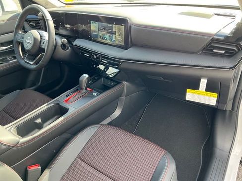 New 2025 Nissan Kicks SR image 20