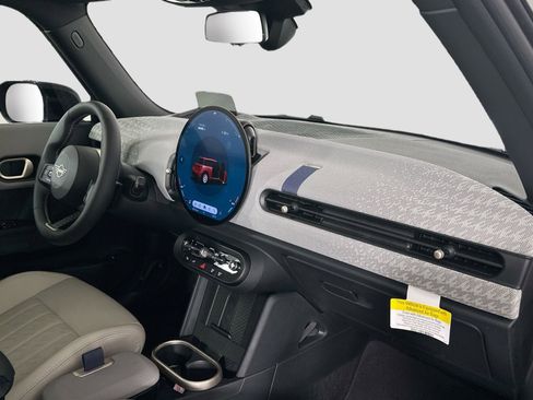 Used 2025 MINI Cooper 2-Door Hardtop image 28