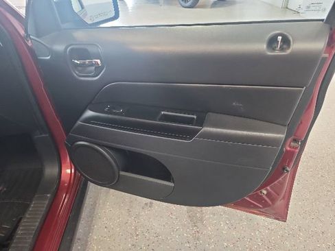 Used 2017 Jeep Patriot Latitude AWD/4WD image 20