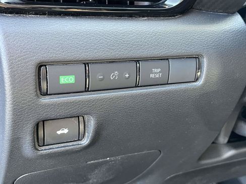 Used 2025 Nissan Sentra SV FWD image 19