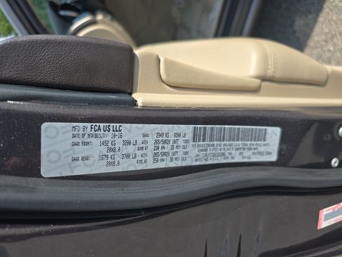 Used 2017 Jeep Grand Cherokee Overland AWD/4WD image 32