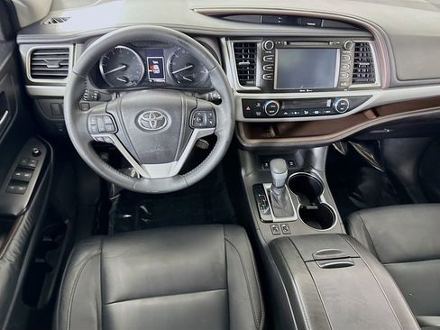 Used 2014 Toyota Highlander XLE AWD/4WD image 3
