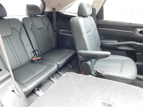 Used 2023 Kia Sorento SX AWD/4WD image 5