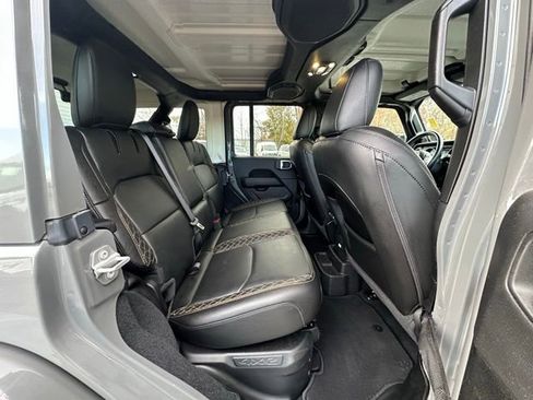 Used 2022 Jeep Wrangler Unlimited Sahara image 32
