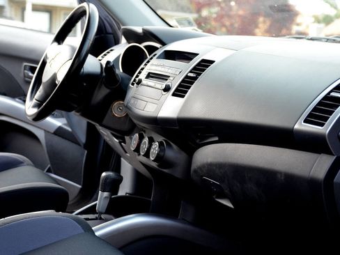 Used 2008 Mitsubishi Outlander ES image 12