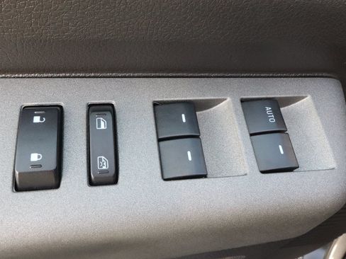 Used 2011 Ford F250 Lariat w/ Lariat Interior Pkg AWD/4WD image 21