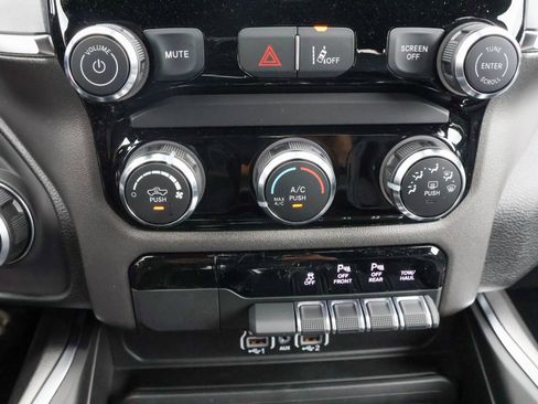 New 2026 RAM 1500 Express AWD/4WD image 19