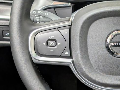 Used 2025 Volvo XC60 B5 Core image 31