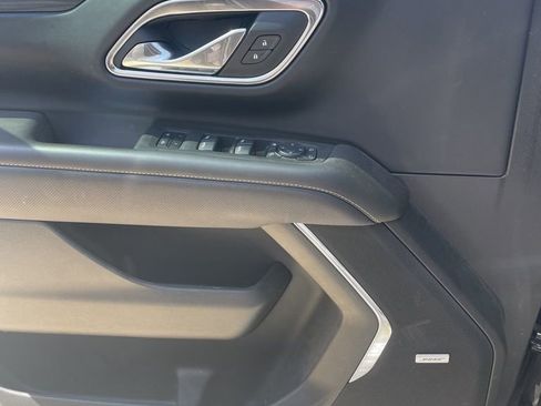 Used 2024 GMC Yukon XL SLT w/ SLT Luxury Package image 9