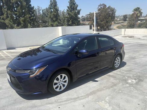 Used 2025 Toyota Corolla LE FWD image 4