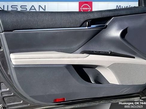 Used 2022 Toyota Camry SE image 17