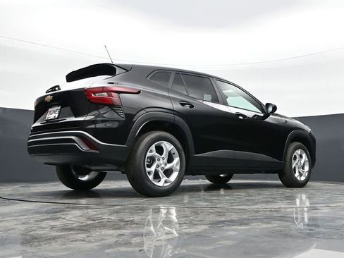 New 2026 Chevrolet Trax LS w/ LS Convenience Package FWD image 32