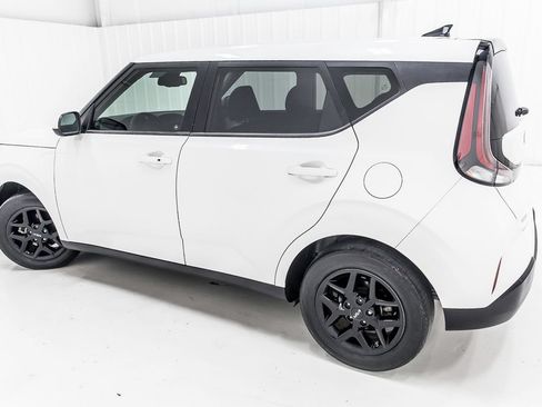 Used 2023 Kia Soul S FWD image 4