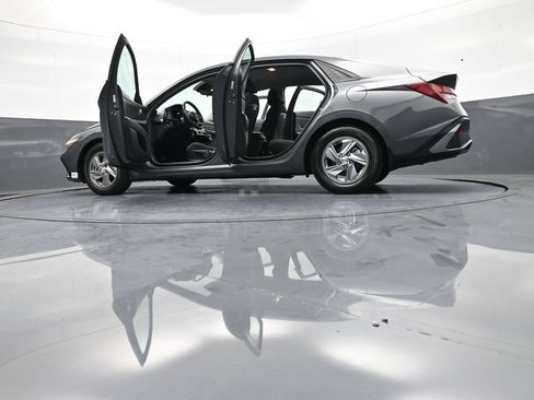 Certified 2025 Hyundai Elantra SE FWD image 48