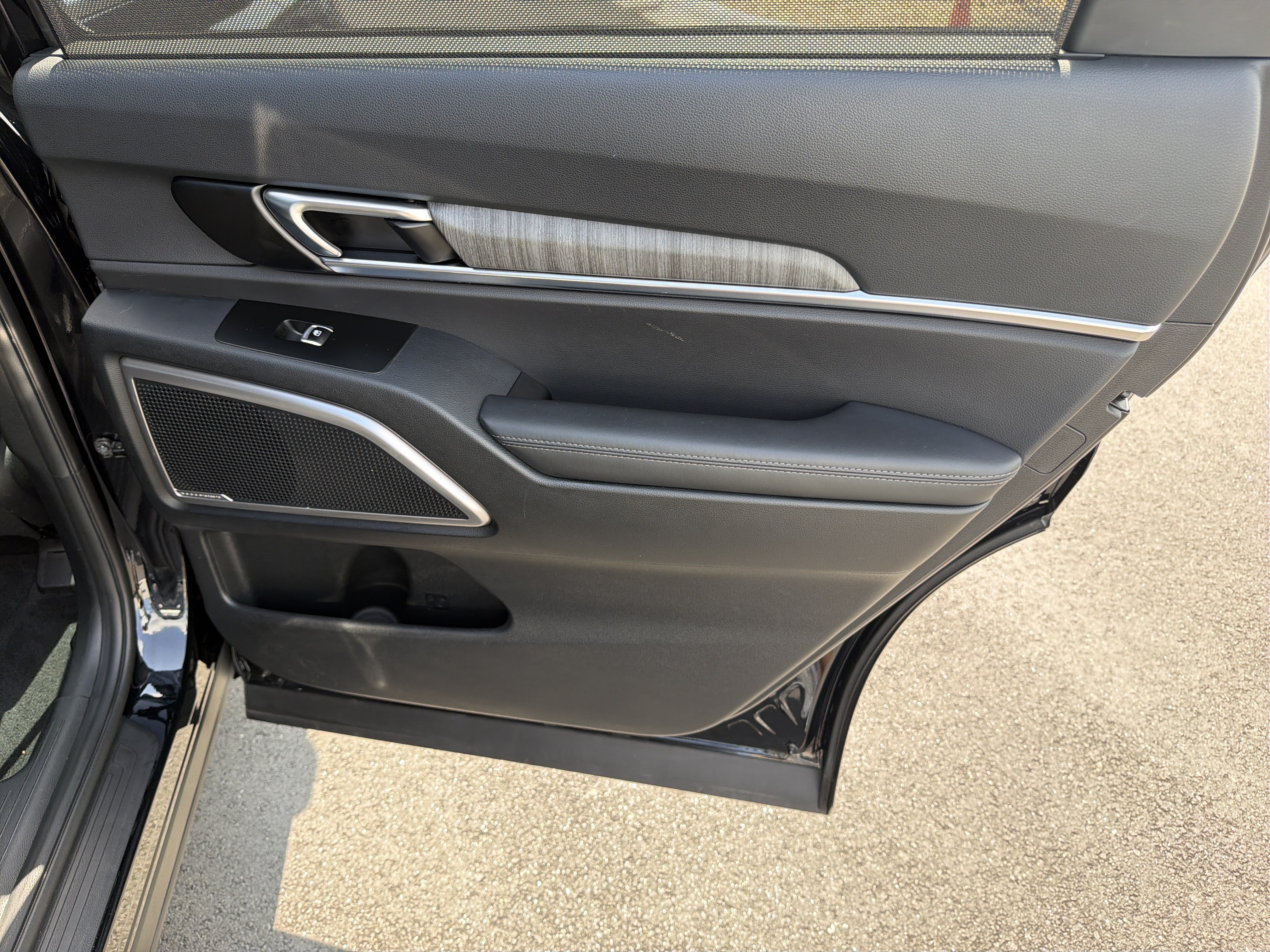 Used 2025 Kia Telluride EX w/ EX Captain's Chair Package FWD image 16