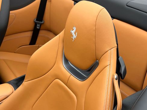 Used 2019 Ferrari Portofino RWD image 31