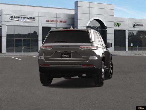 New 2025 Jeep Grand Cherokee Altitude image 14