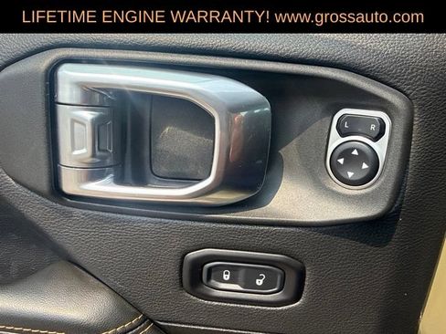 Used 2026 Jeep Wrangler Unlimited Sahara AWD/4WD image 18