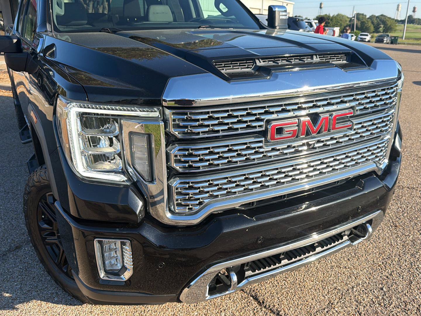 Used 2021 GMC Sierra 2500 Denali w/ Denali Black Diamond Edition AWD/4WD image 8