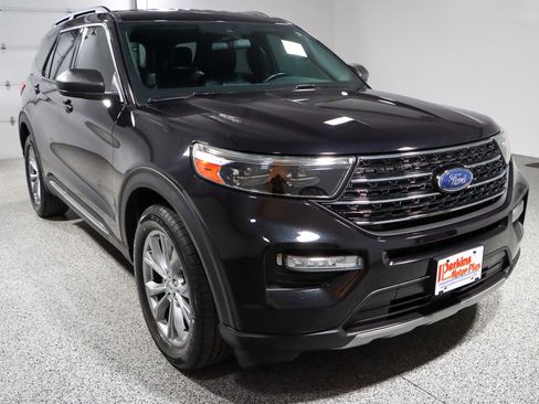 Used 2020 Ford Explorer XLT w/ Equipment Group 202A AWD/4WD image 5