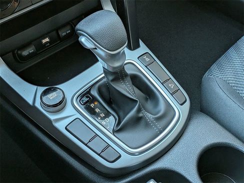 Used 2025 Kia Seltos LX image 16