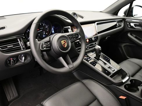Certified 2025 Porsche Macan Turbo AWD/4WD image 4
