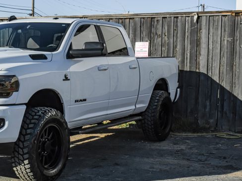 Used 2022 RAM 2500 Big Horn w/ Cold Weather Group image 5