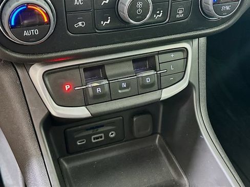 Used 2023 GMC Terrain SLT AWD/4WD image 21