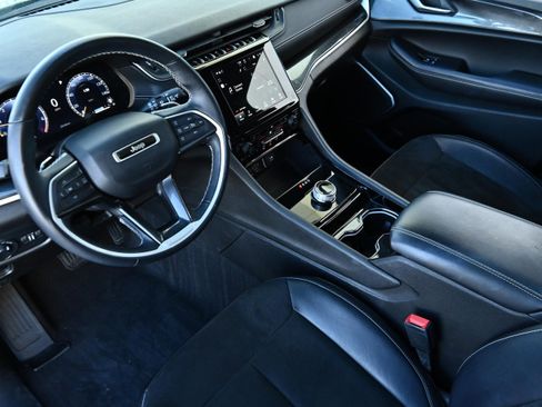 Used 2022 Jeep Grand Cherokee Altitude image 10