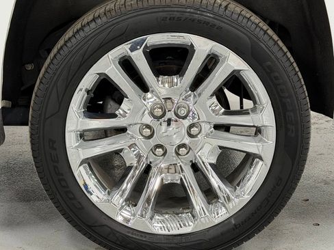 Used 2020 Chevrolet Suburban LT image 9