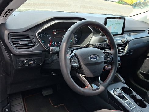 Certified 2022 Ford Escape SEL w/ SEL Stealth AWD Package image 17