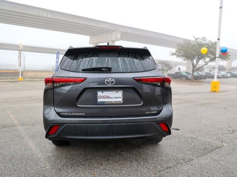 Used 2024 Toyota Highlander LE image 8