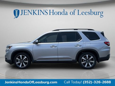 Certified 2025 Honda Pilot Touring image 6