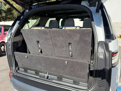 Used 2019 Land Rover Discovery SE image 44