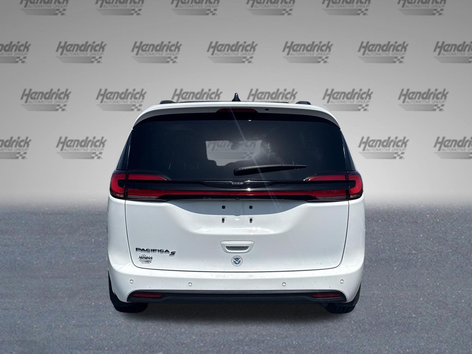 Used 2023 Chrysler Pacifica Touring-L w/ S Appearance Package FWD image 8
