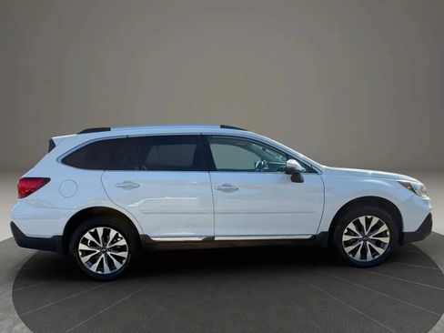 Used 2018 Subaru Outback 3.6R Touring AWD/4WD image 2