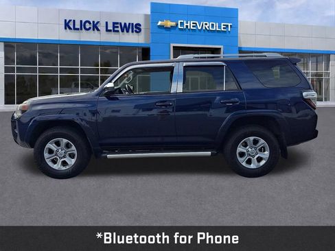 Used 2018 Toyota 4Runner SR5 AWD/4WD image 4