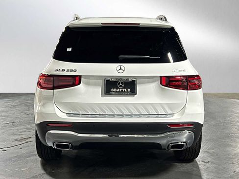 Used 2025 Mercedes-Benz GLB 250 4MATIC image 4